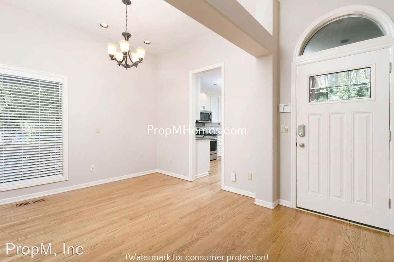 975 South Shore Blvd - Photo 2 of 38