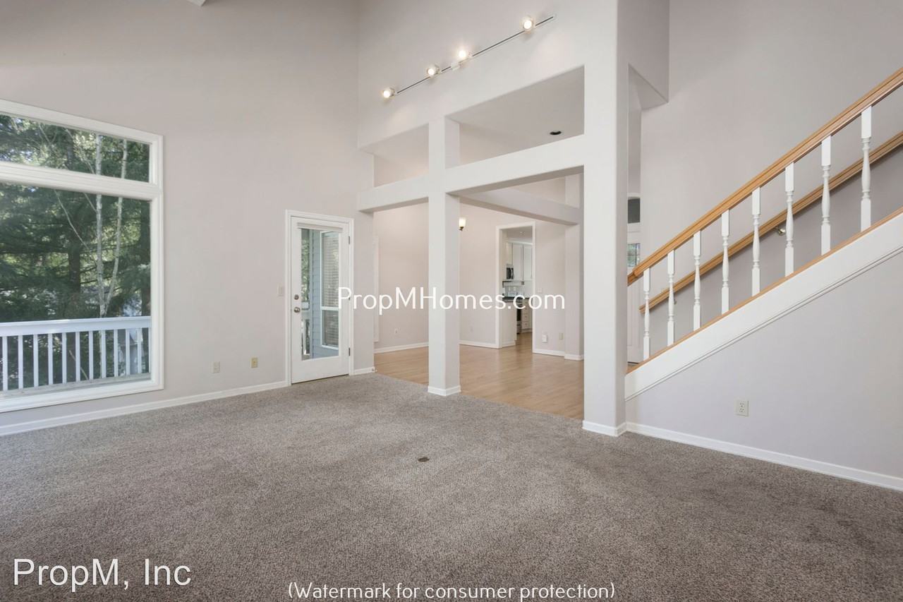 975 South Shore Blvd - Photo 3 of 38