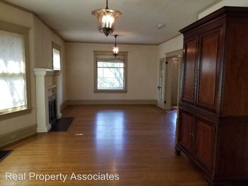 2328 Franklin Ave E - Photo 3 of 11