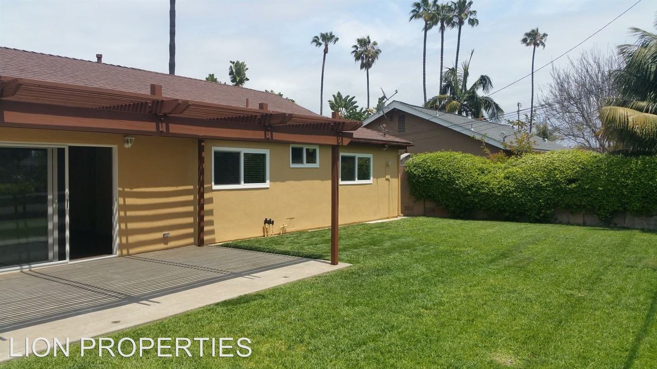 8402 Friesland Dr - Photo 3 of 9