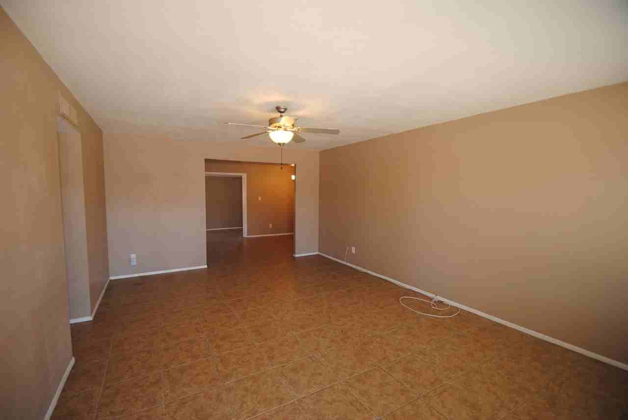 7615 N 42nd Ln - Photo 3 of 16