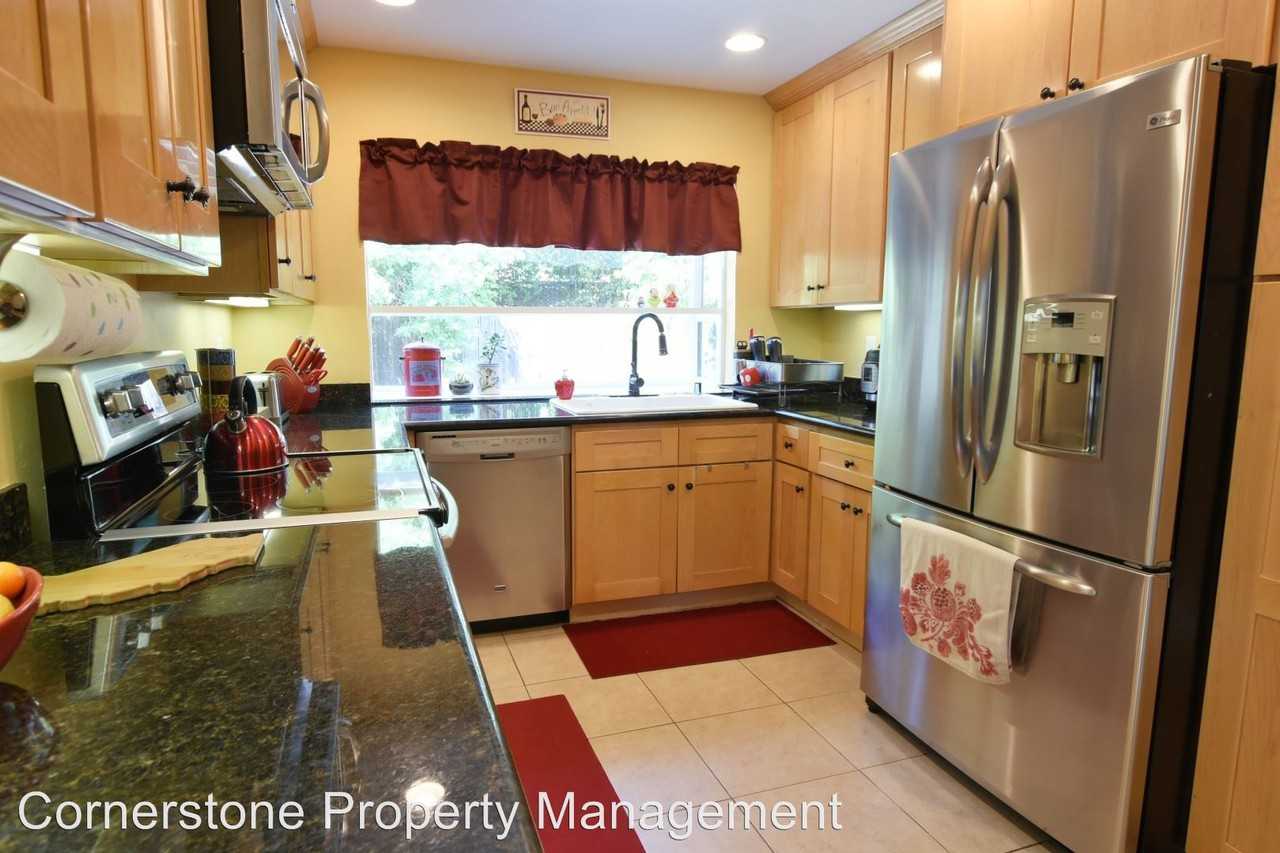 815 Grovewood Ct - Photo 2 of 18