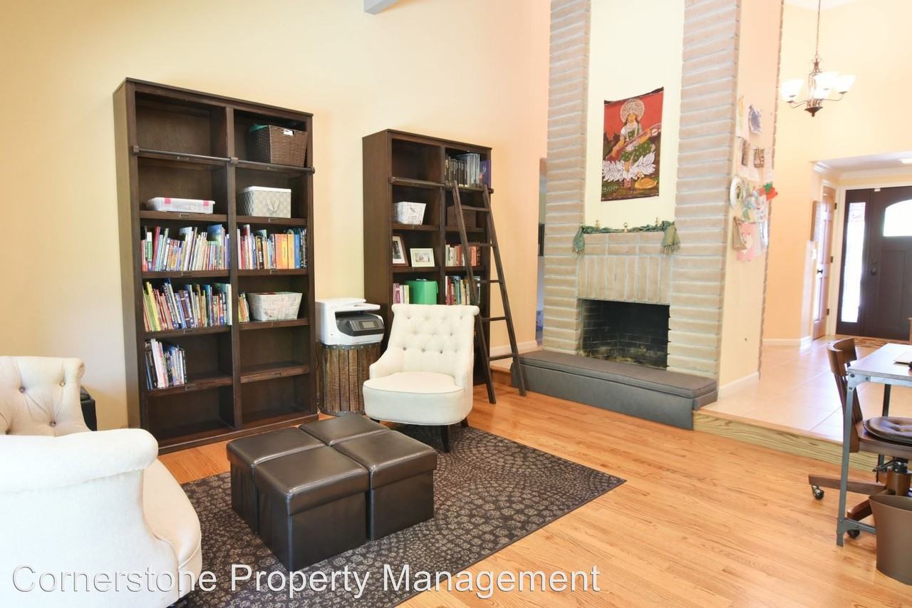 815 Grovewood Ct - Photo 3 of 18