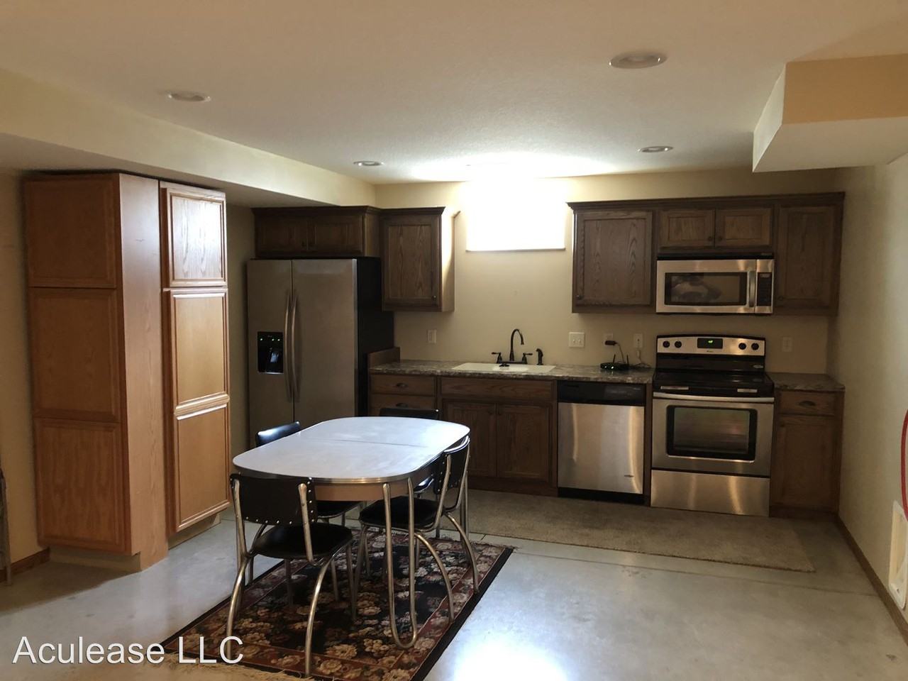 513 S Randall Ave - Photo 2 of 4