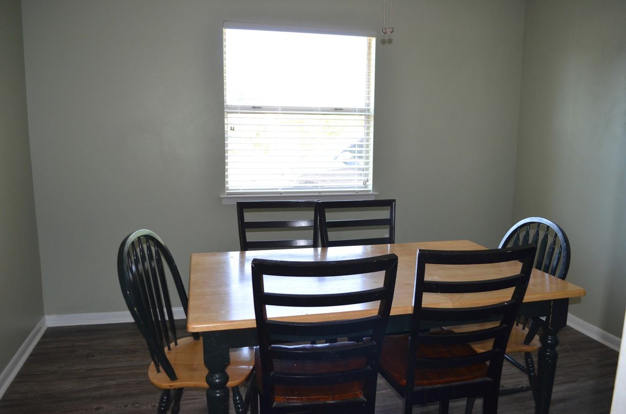 271 Echo Cir - Photo 3 of 17