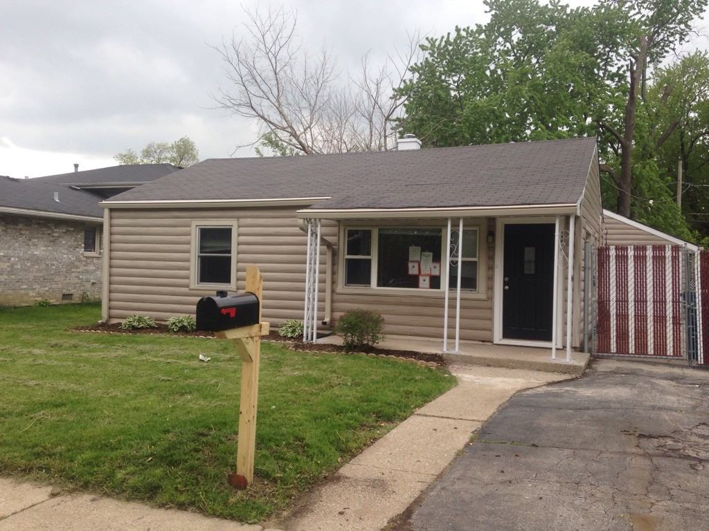 14610 Sawyer Ave - Photo 2 of 14
