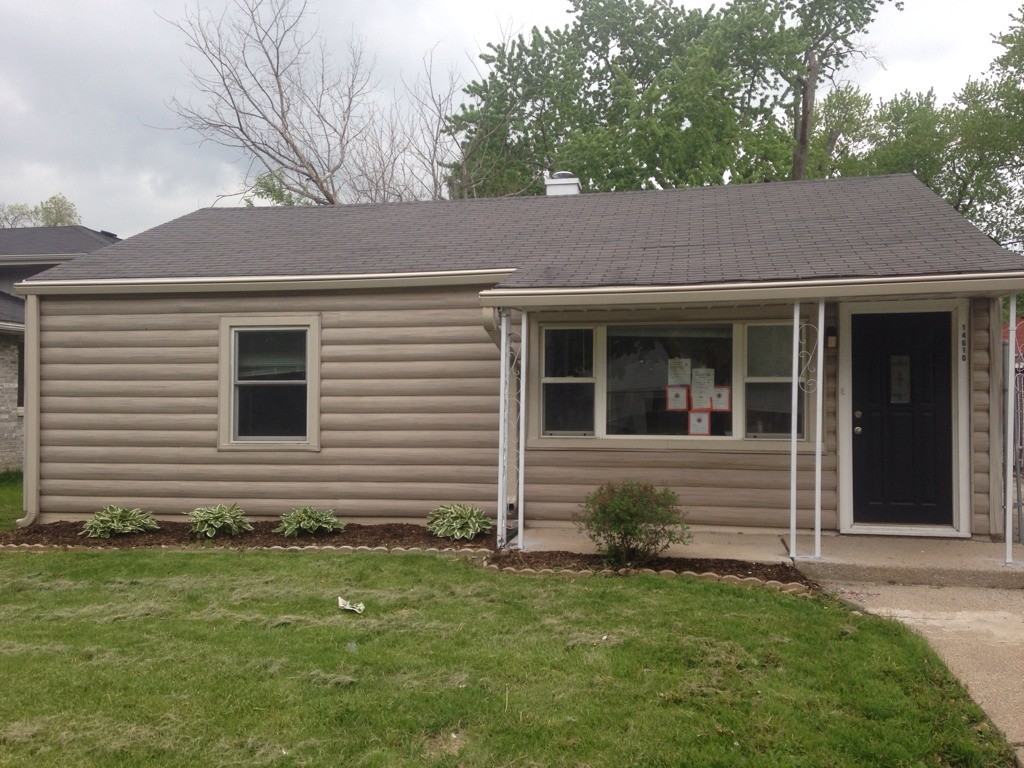 14610 Sawyer Ave - Photo 3 of 14
