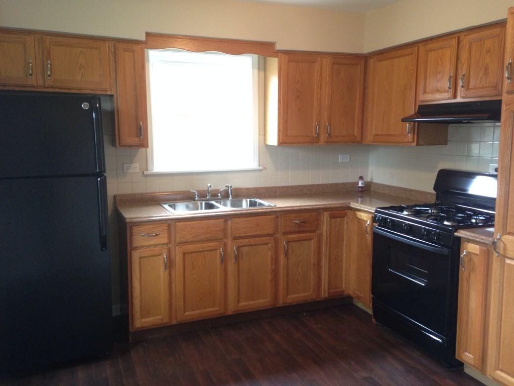 241 Granville Ave - Photo 3 of 17