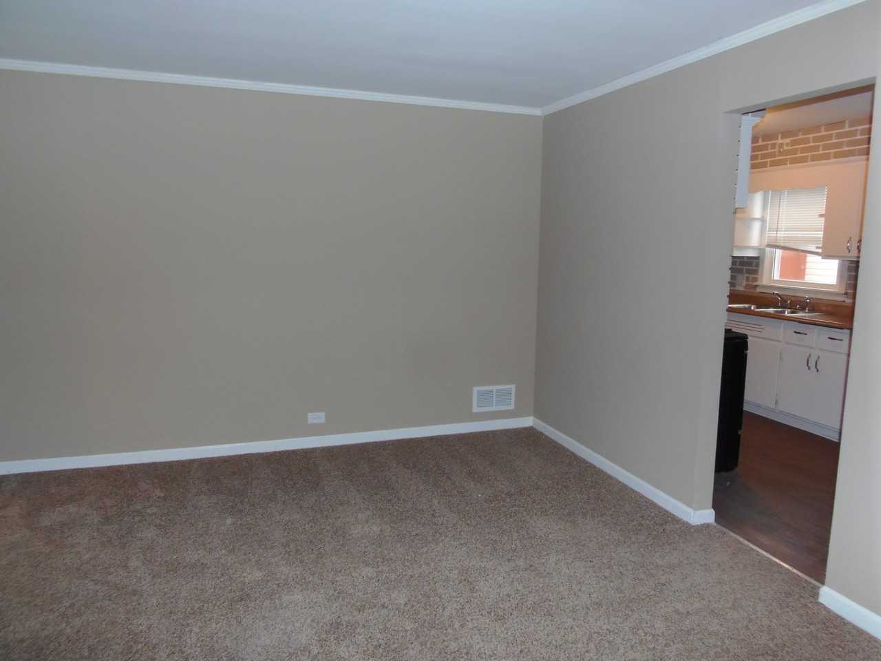 7236 W 114th St - Photo 3 of 9