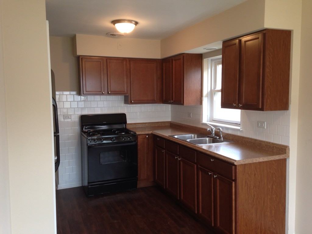 524 Eastern Ave - Photo 2 of 11