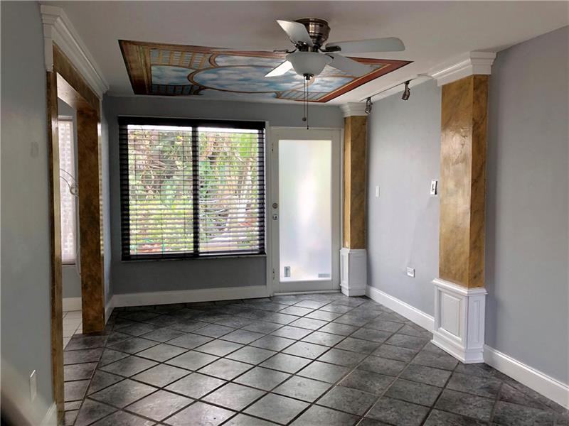 21 SE 11th Ave - Photo 3 of 10