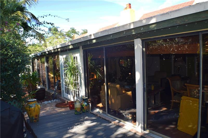 215 SE 12th Ave - Photo 2 of 19