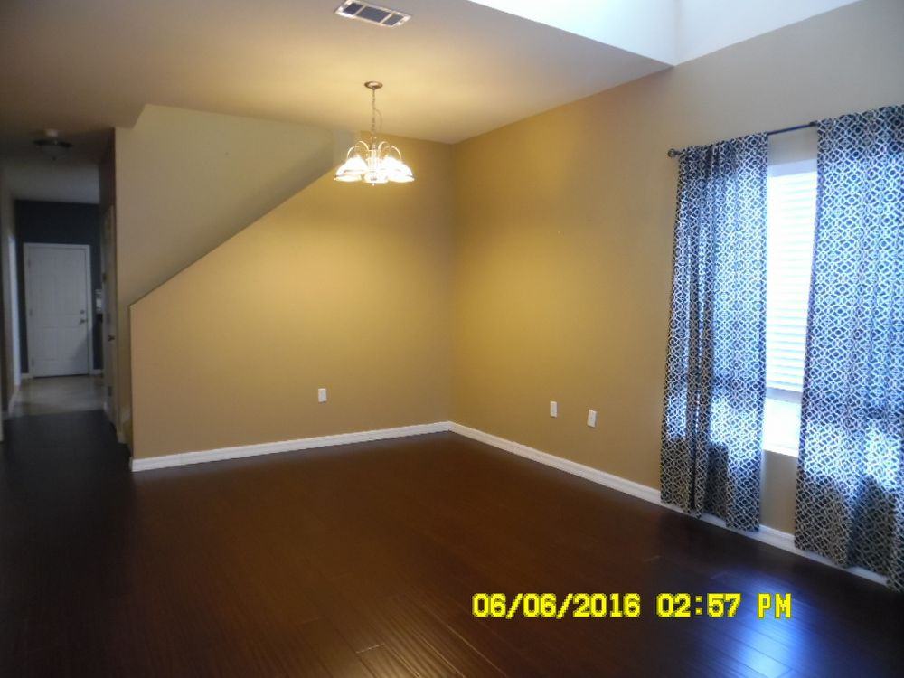 1516 Bentley Cir - Photo 2 of 12