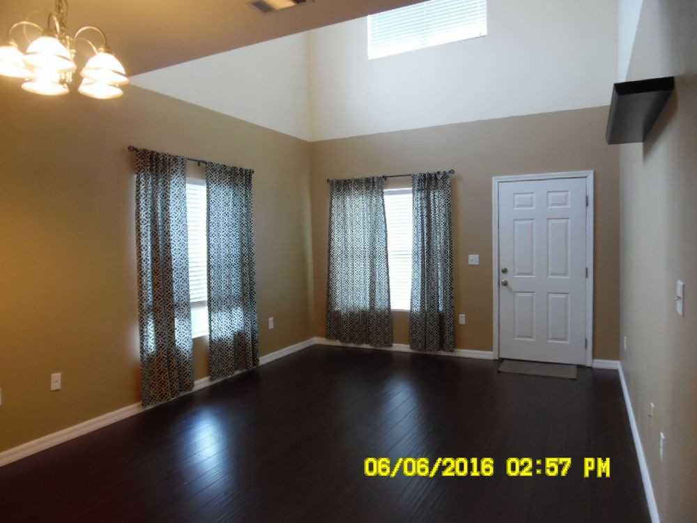 1516 Bentley Cir - Photo 3 of 12