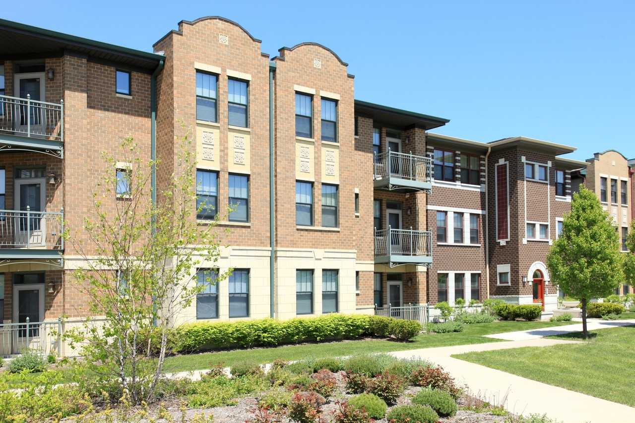Oakwood Shores Apartments* - Photo 5 of 14