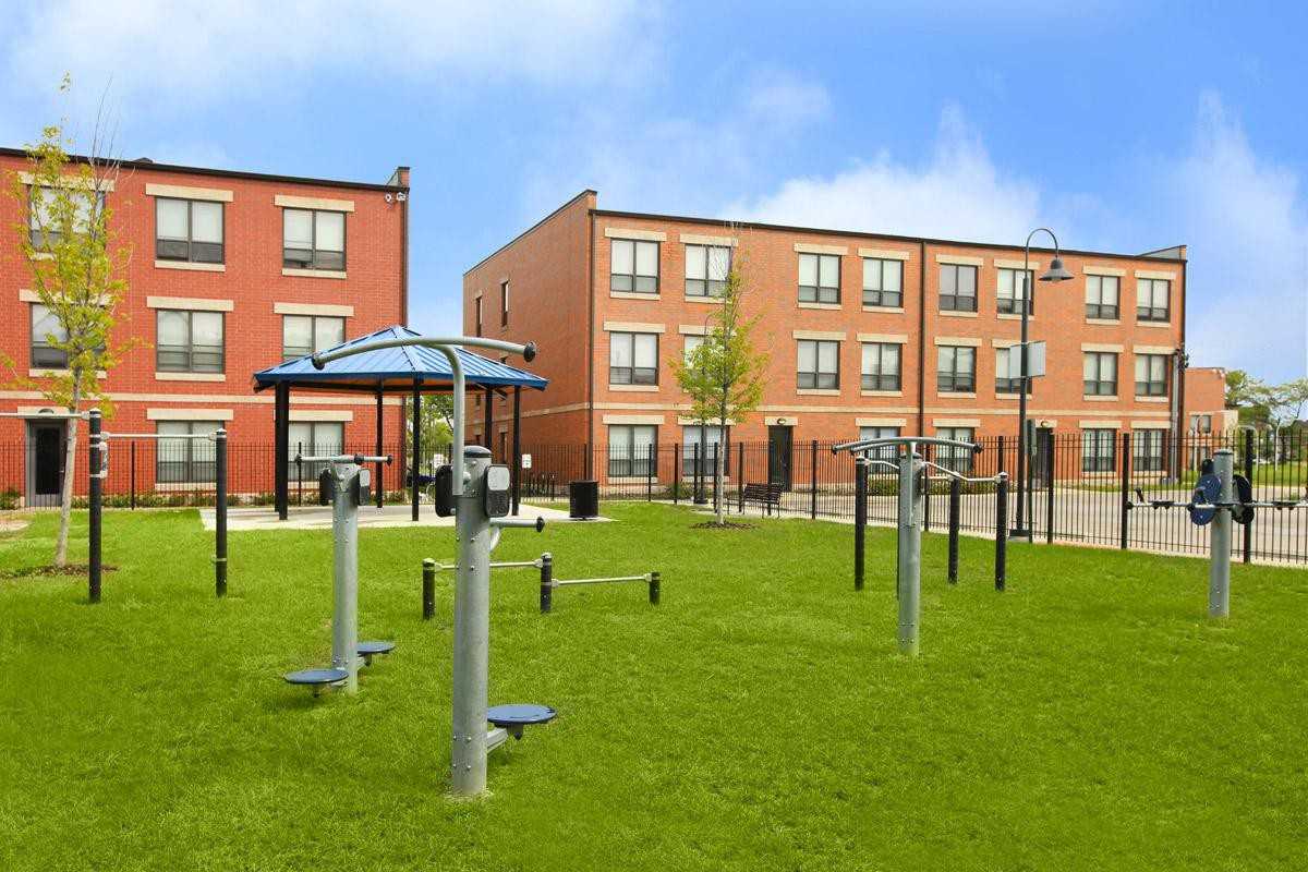 Oakwood Shores Apartments* - Photo 7 of 14