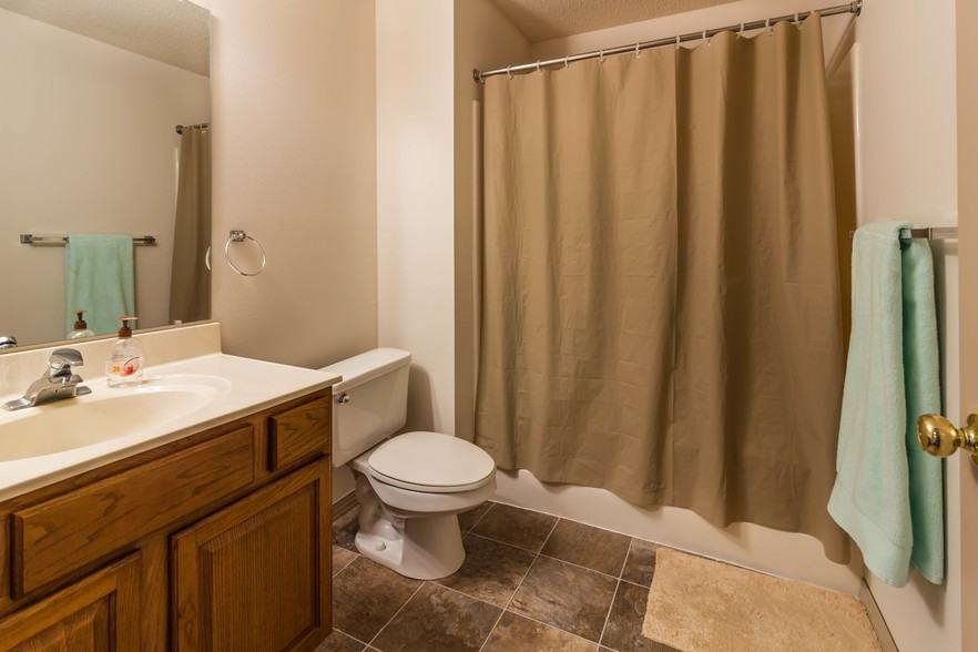 East Hampton Estates - Photo 7 of 13