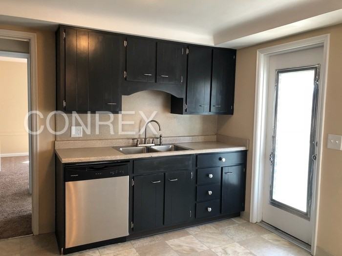 3215 Pickbury Dr - Photo 2 of 3
