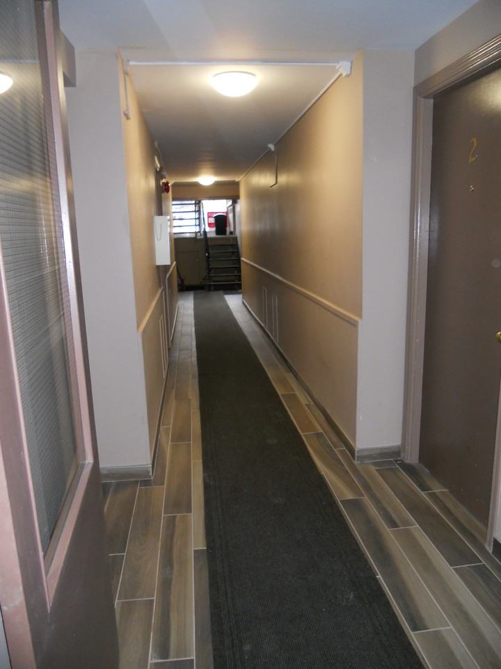 234 21 Avenue Southwest - Photo 2 of 15