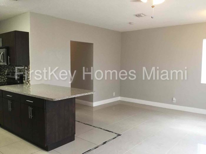 5725 Mayo St - Photo 2 of 24