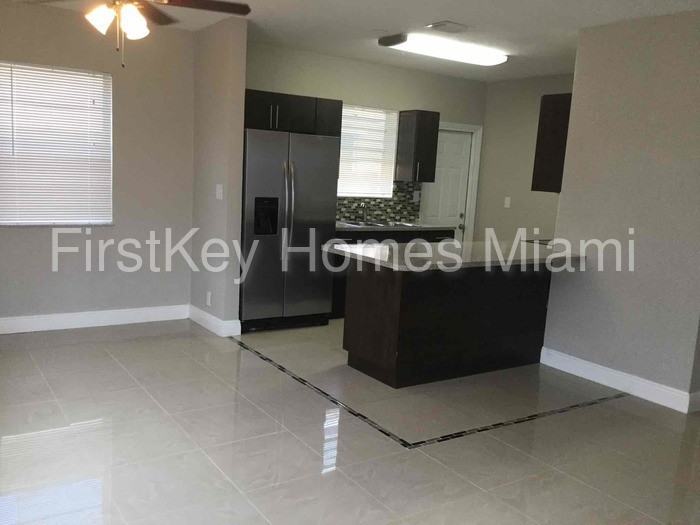 5725 Mayo St - Photo 3 of 24