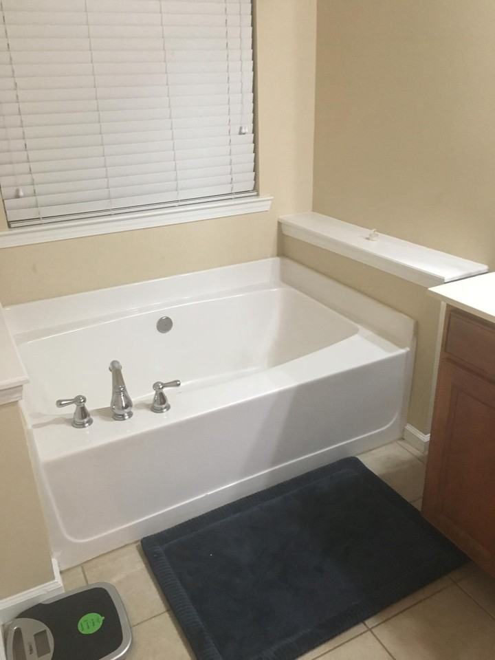 1798 Oak Brook Lane Northwest - Photo 3 of 9