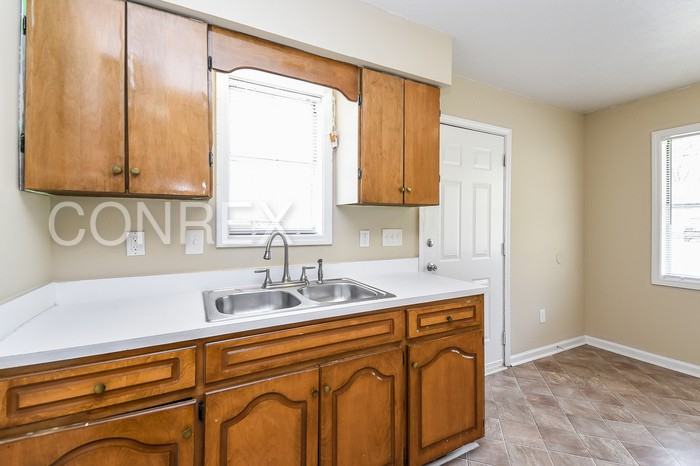 2841 42nd Ave N - Photo 3 of 8