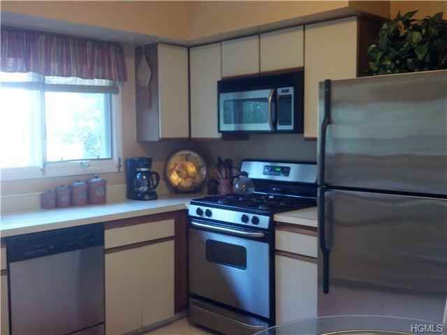 69 Village Green - Photo 2 of 17