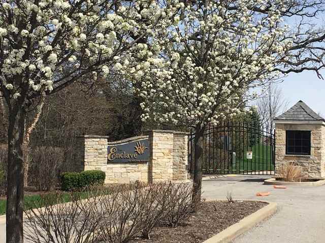 23215 Enclave Ln - Photo 2 of 27