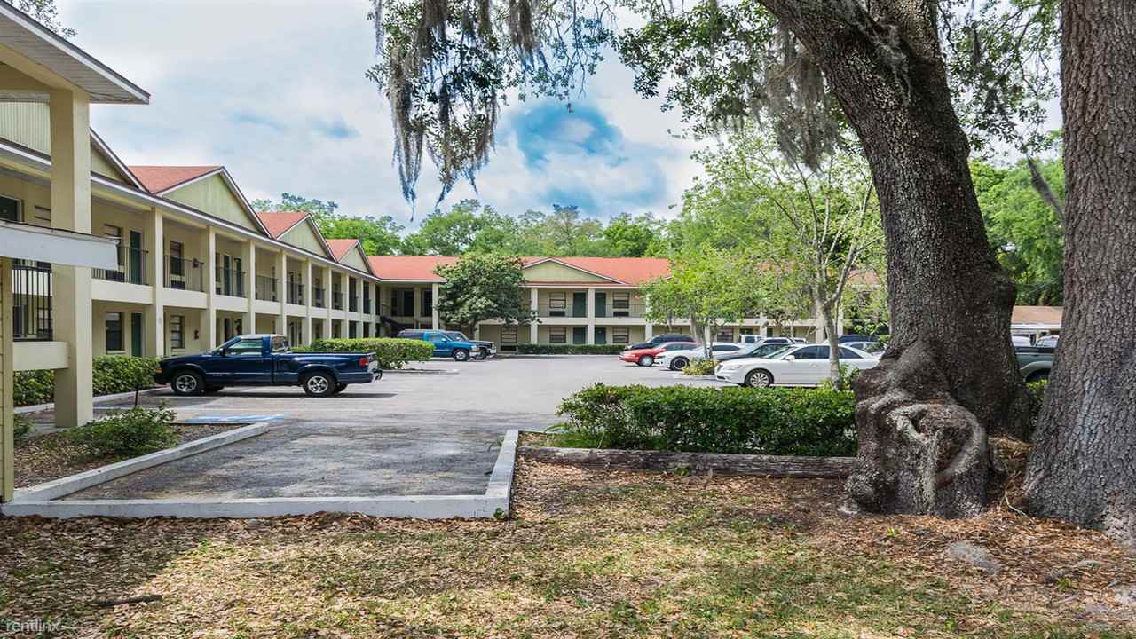 Courtyard Suites & Apartments - Photo 3 of 30
