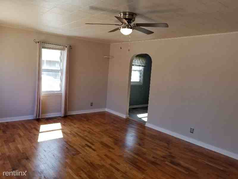 1025 Alderman St - Photo 3 of 20