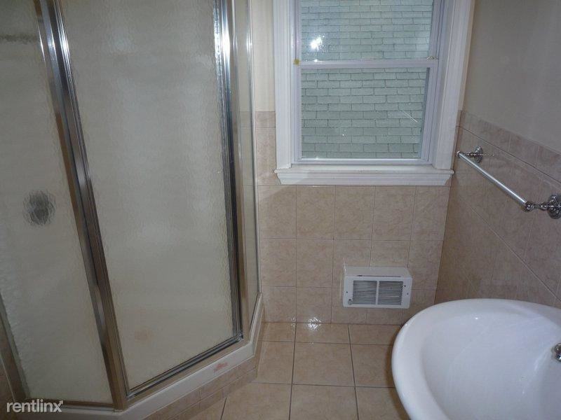 14 Linden Cir #B - Photo 3 of 8