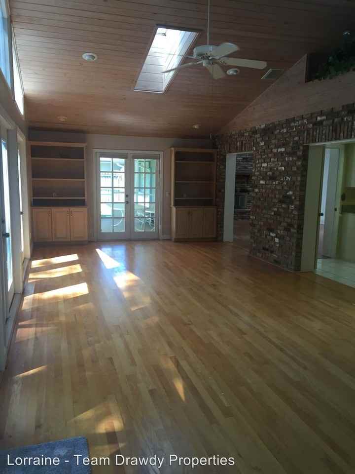 724 Riverbend Blvd - Photo 3 of 16