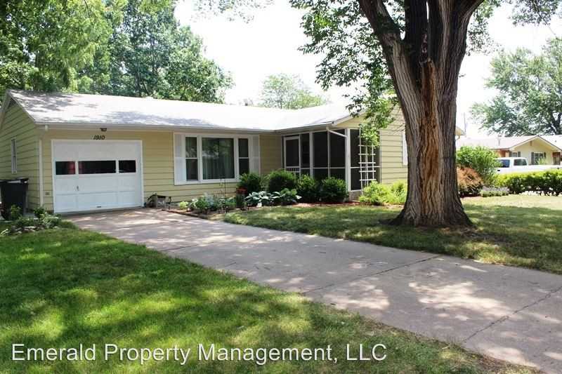 1910 Hayes Dr - Photo 2 of 36