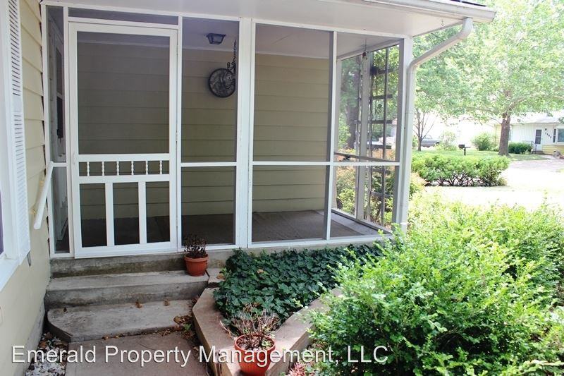 1910 Hayes Dr - Photo 3 of 36