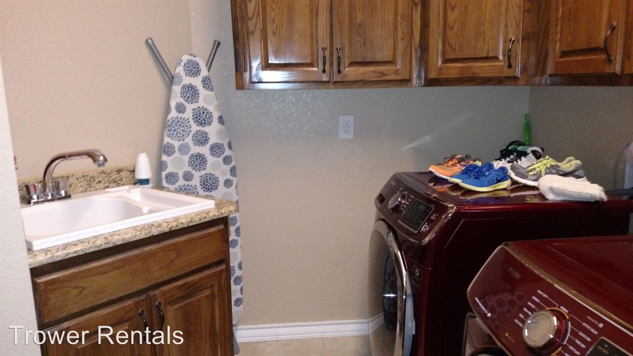 1700 Trail Dr - Photo 3 of 33