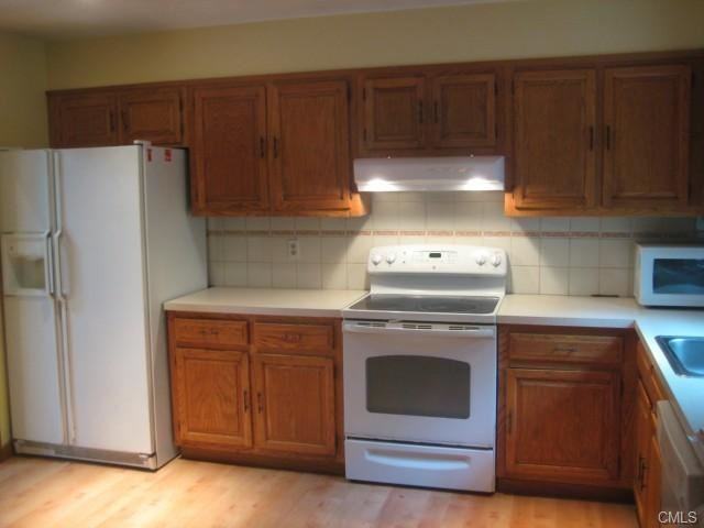 57 Doris Dr - Photo 2 of 7