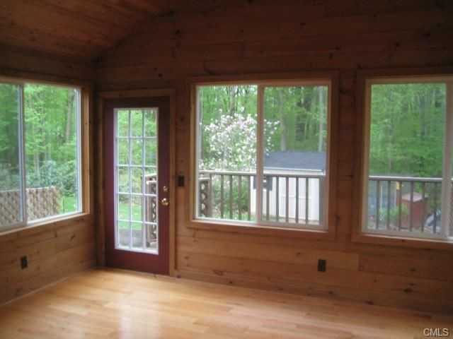 57 Doris Dr - Photo 3 of 7