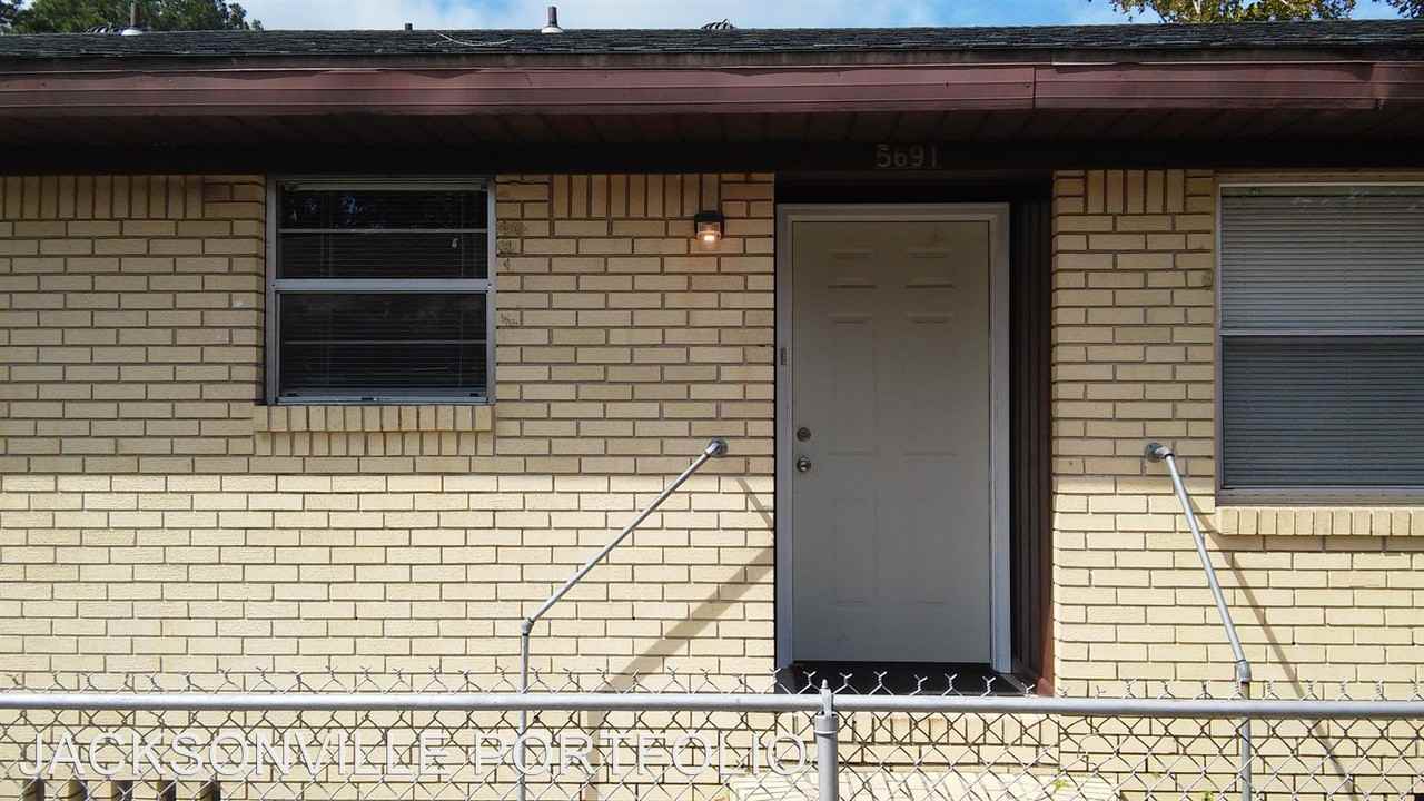 5691 Atlee Ave - Photo 2 of 6