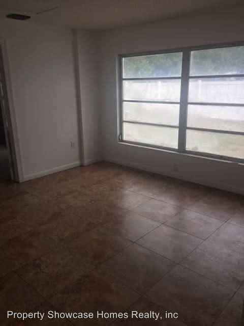 605 Poinsettia Dr - Photo 3 of 8