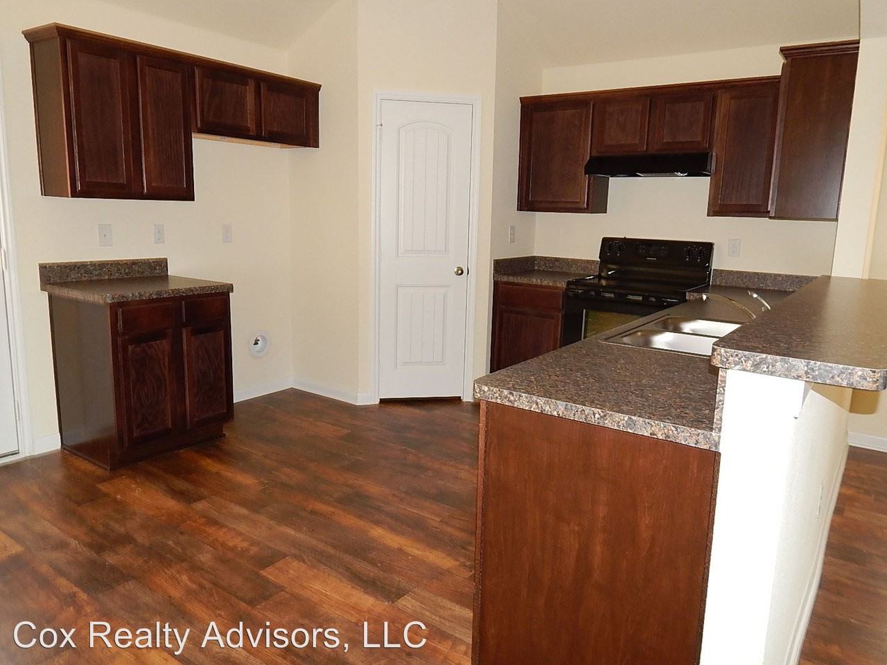 5040 Glen Eden Dr - Photo 2 of 14
