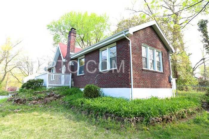 9916 Valley Dr - Photo 3 of 21