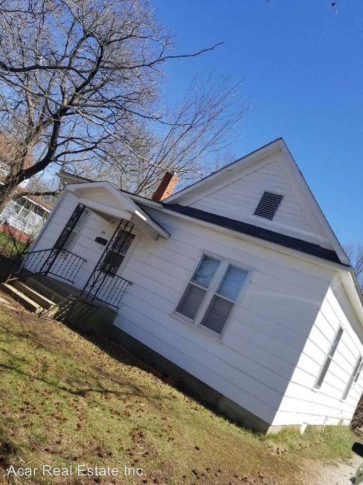 310 W Washington St - Photo 2 of 14