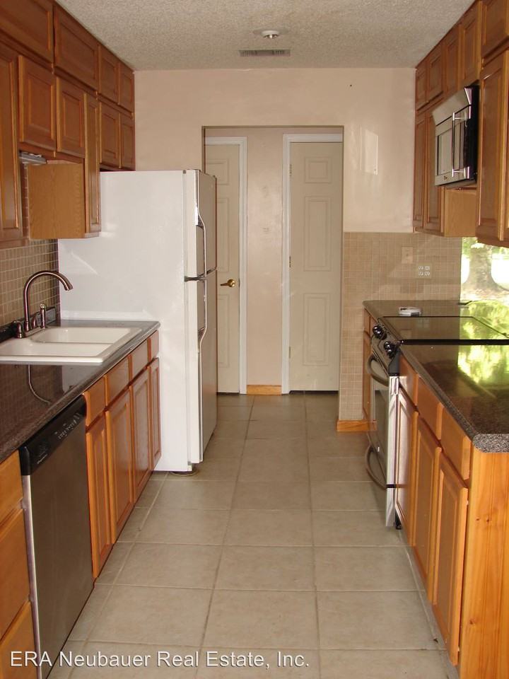 1211 Tammy Ln - Photo 3 of 4