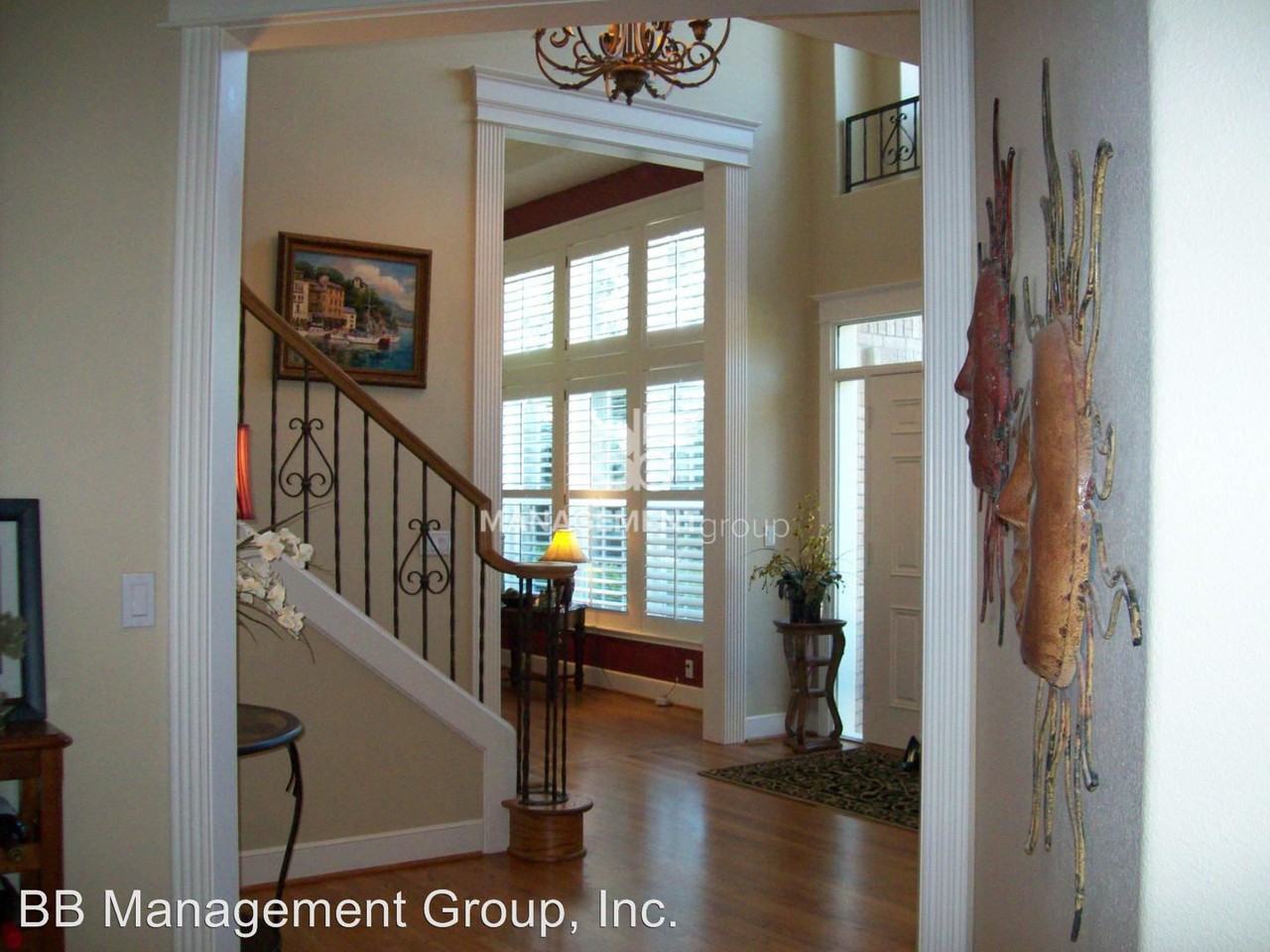 17751 Marylcreek Dr - Photo 2 of 21