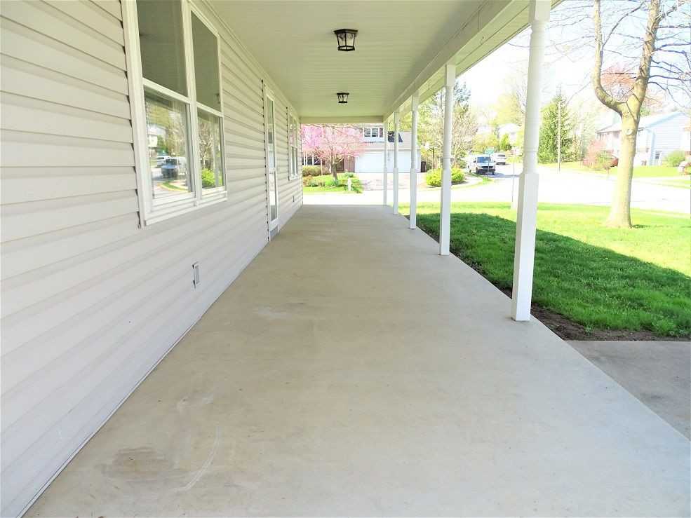 1085 Holly Ln - Photo 2 of 25