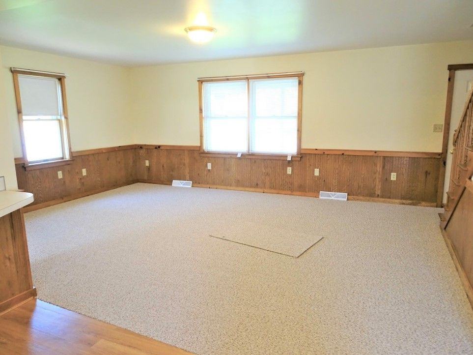 1085 Holly Ln - Photo 3 of 25