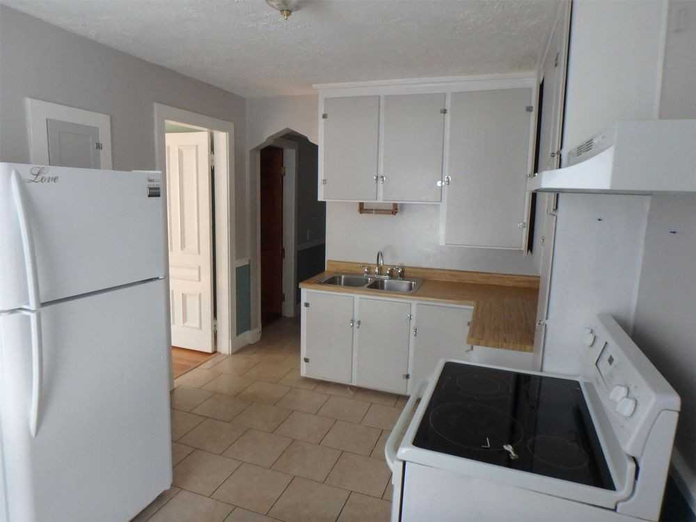 18 Laurel Ave - Photo 3 of 6