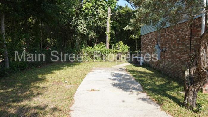 6220 Lanier Dr - Photo 3 of 17