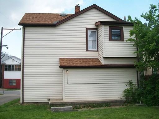 1007 Elwood St - Photo 2 of 12